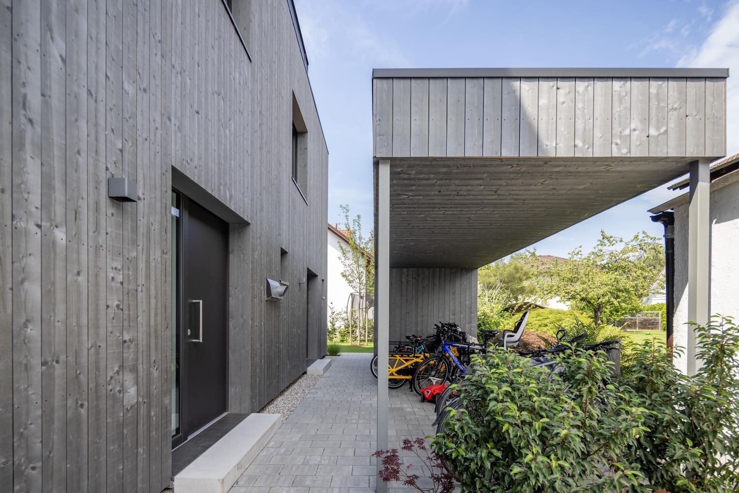 Fahrradhäusl Mehrfamilienhaus, Eingangbereich