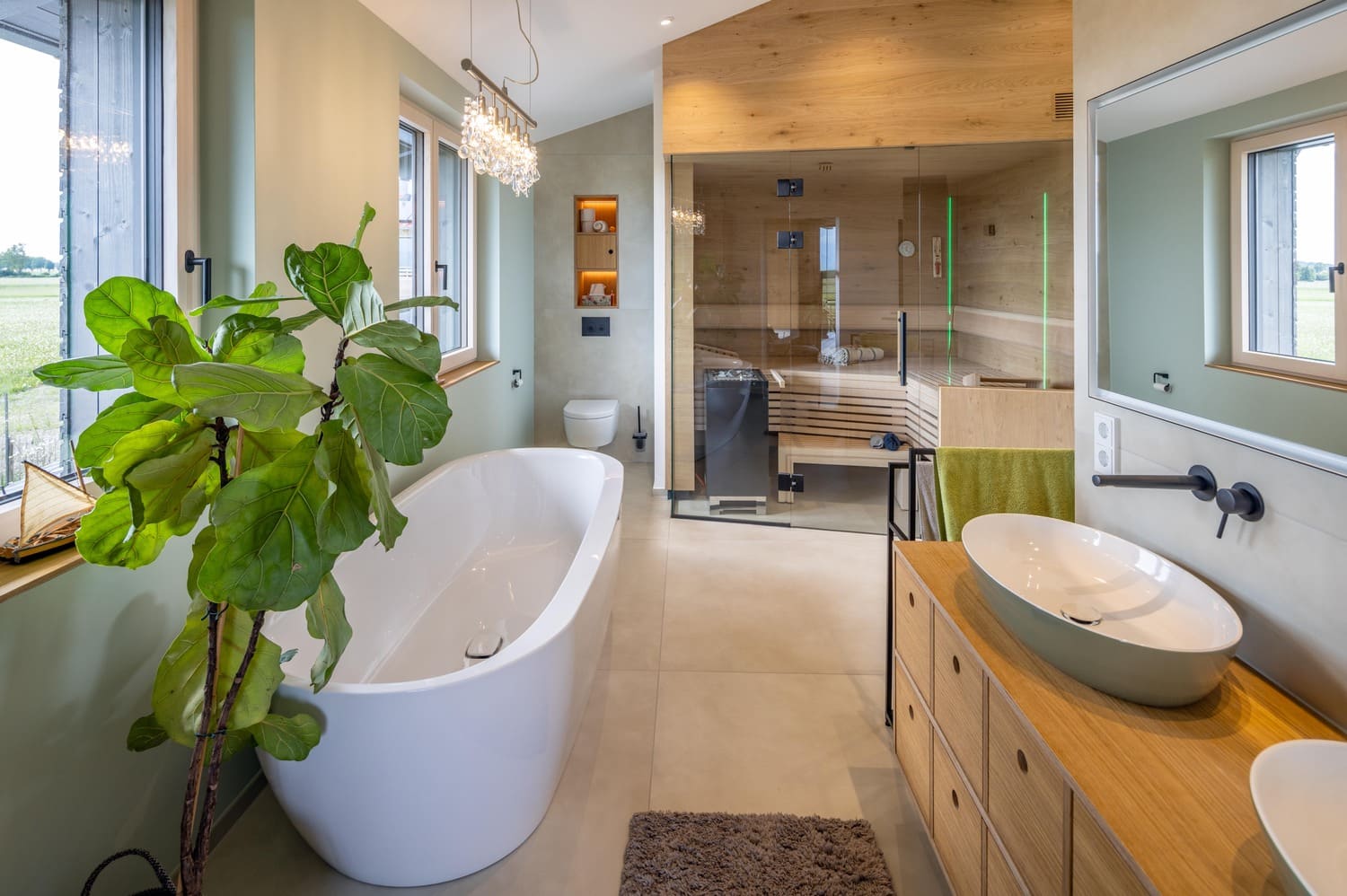 Bad mit freistehender Badewanne, Sauna und Waschtisch mit Holzschrank vom Schreiner